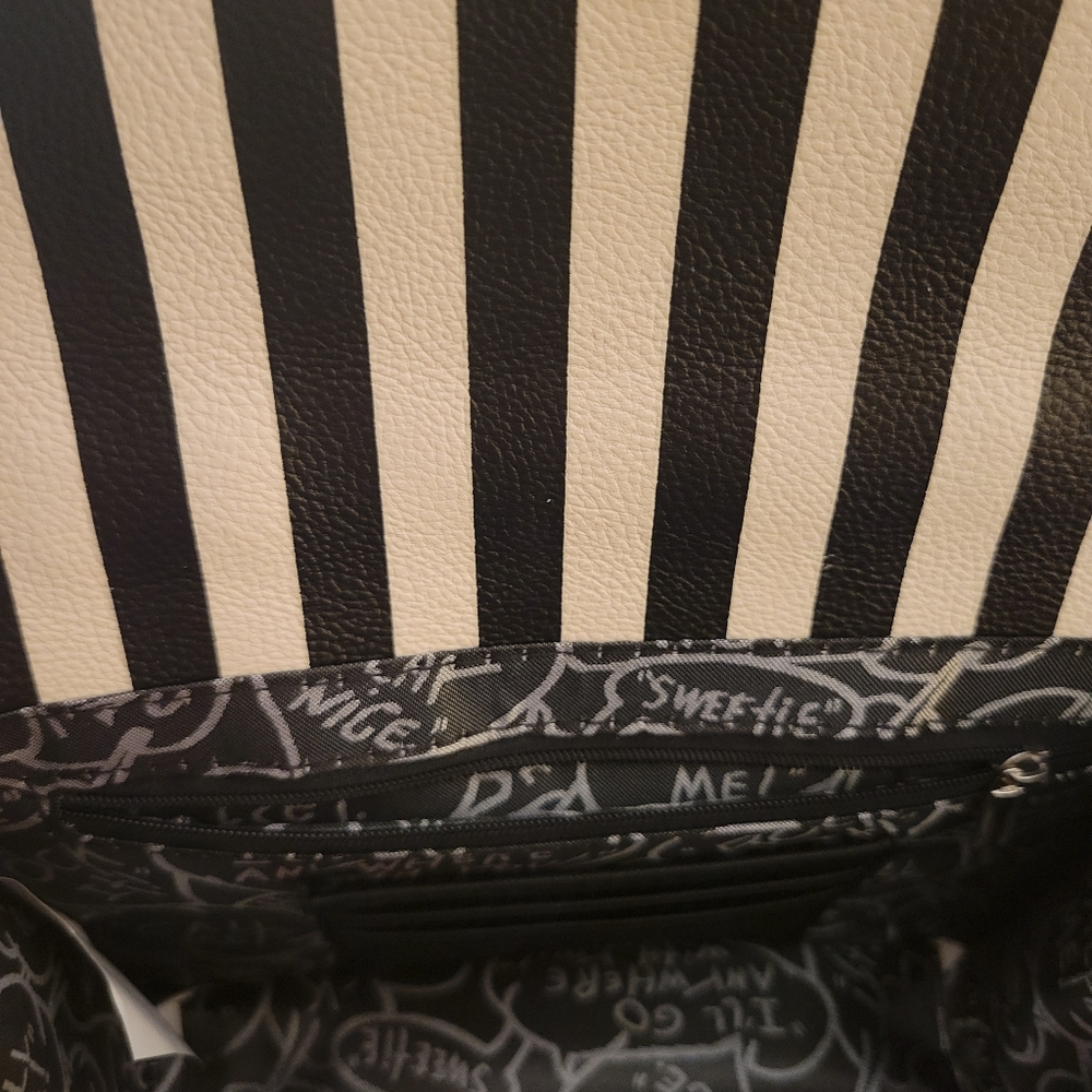 Betsey Johnson Chic White and Black Handbag with Love Accent - Picture 6 of 10